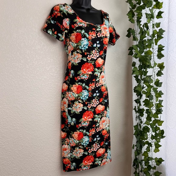 Floral Bodycon Orange and Black Midi Dress - Picture 2 of 8